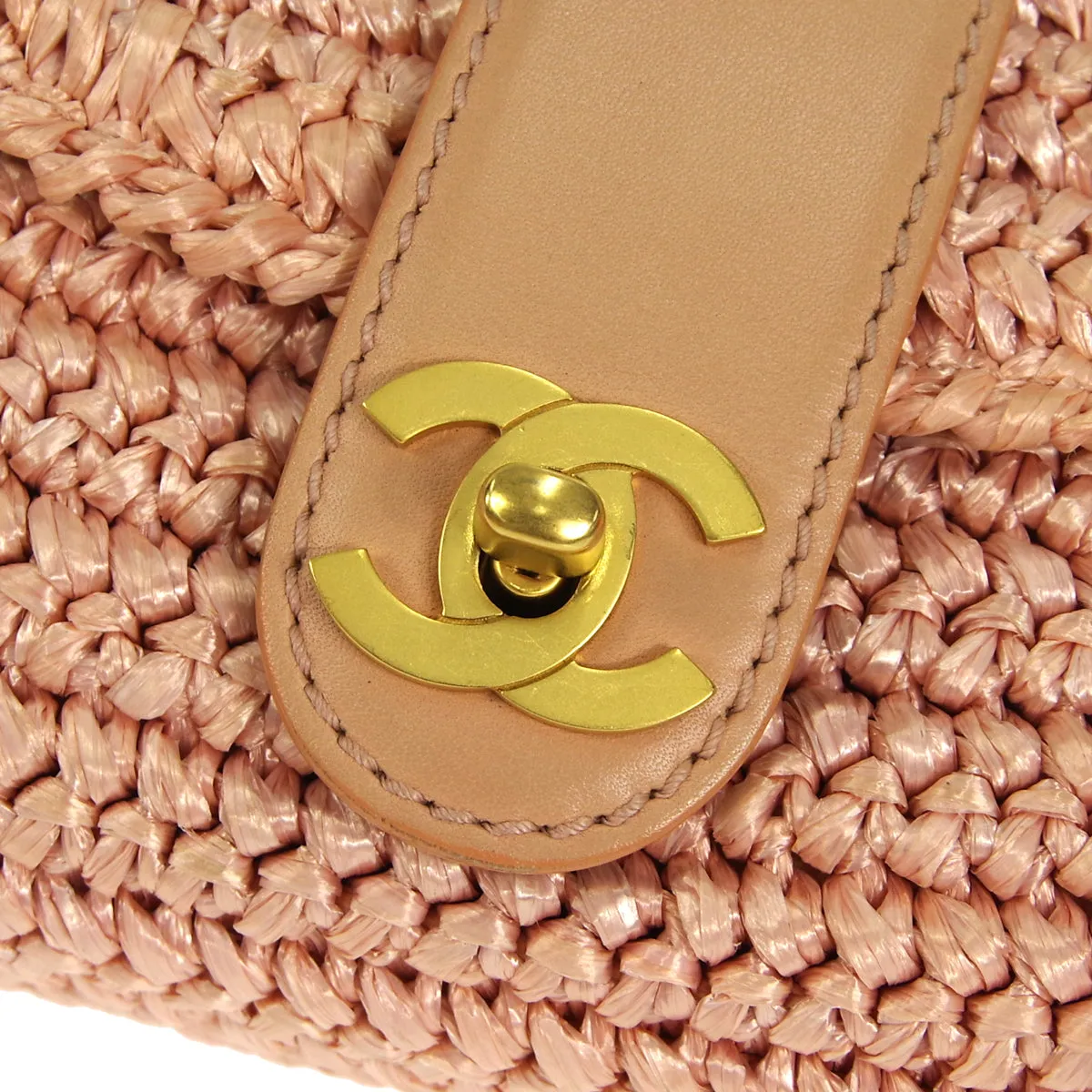 CHANEL 2005-2006 Woven Crossbody Bag Medium Pink Raffia Straw