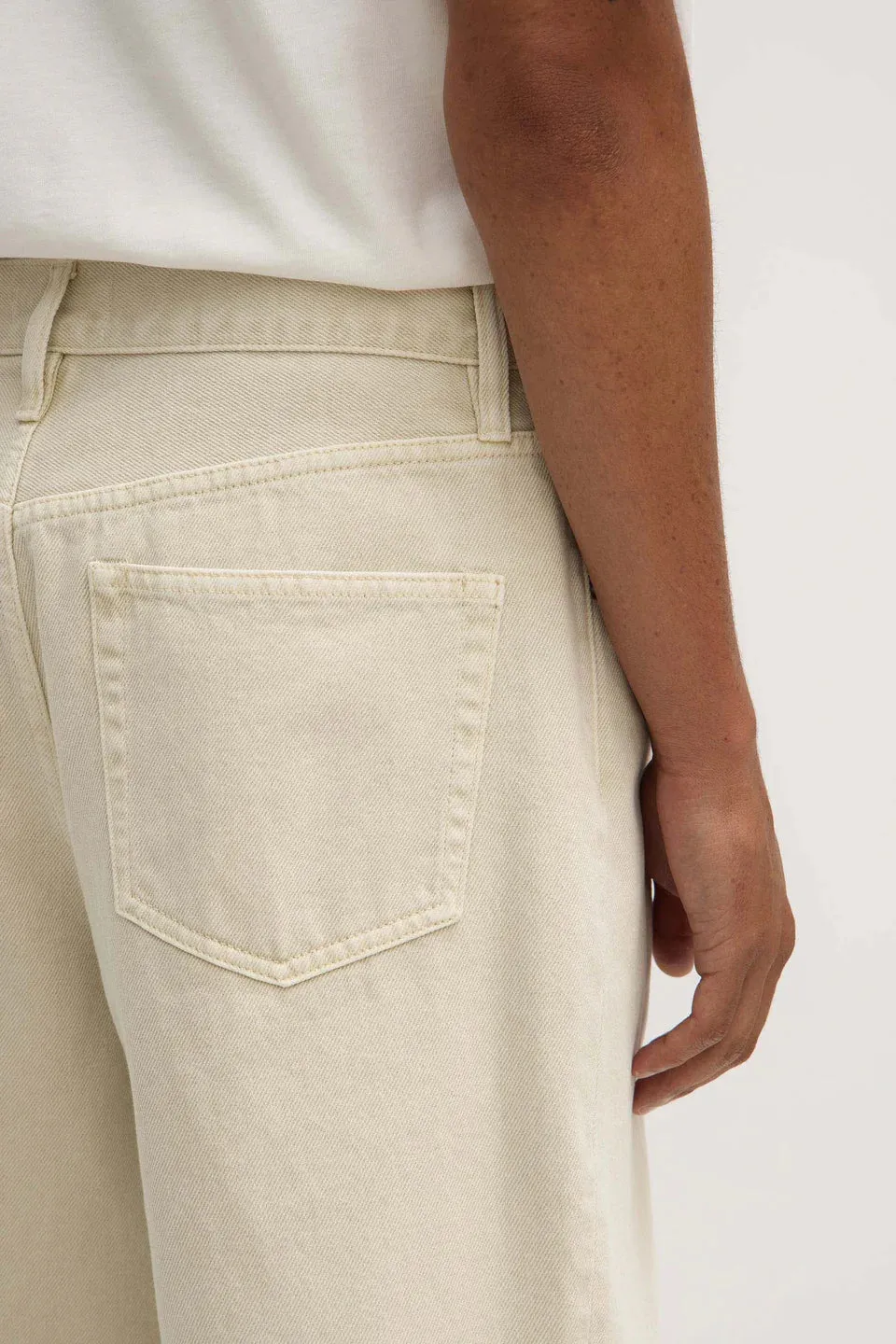 MENS RELAXED JEAN | CHALK
