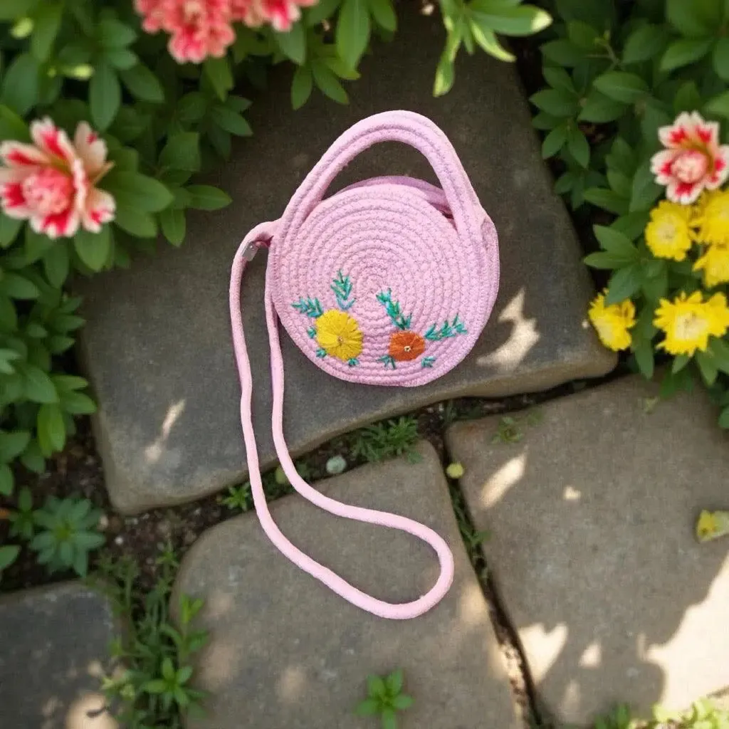 Straw bags with flower